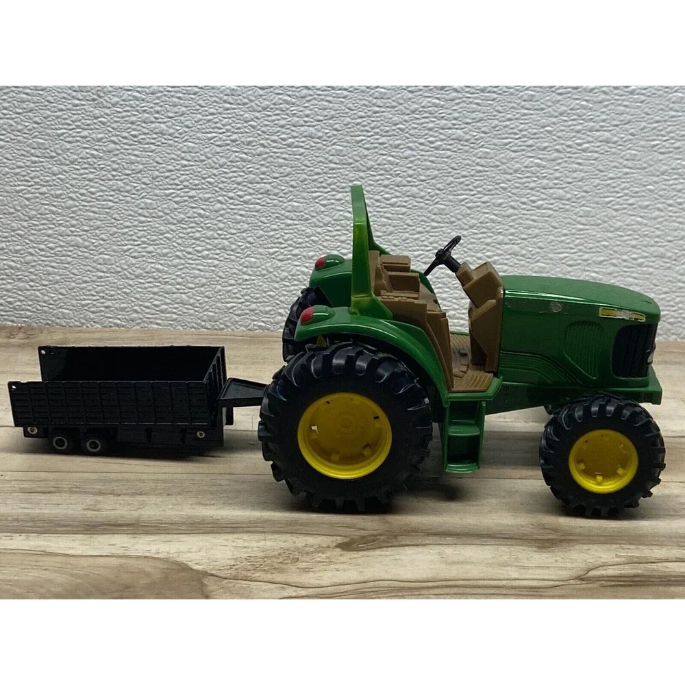 ERTL John Deere H0315WY00 Tractor And Vagon 1/16 Scale Metal & Plastic Toy